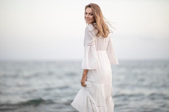 Elegan dan Simpel, Ini OOTD Warna Putih untuk Lebaran
