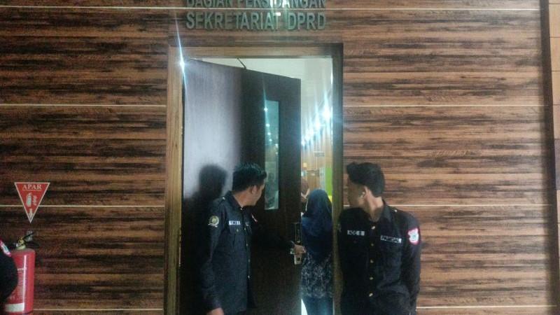Kantor DPRD OKU Digeledah KPK usai OTT 3 Anggota Dewan