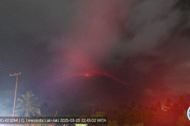 Gunung Lewotobi Laki-Laki Naik Status Awas, Warga Diminta Waspada