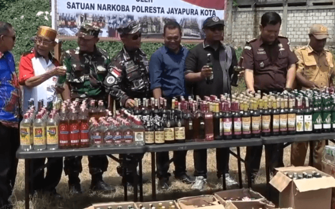 Ribuan Botol Miras dan Narkotika Dimusnahkan di Berbagai Wilayah Indonesia