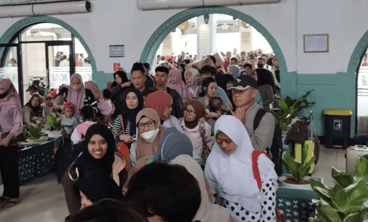 Pemudik Diminta Cermati Jadwal Keberangkatan di Stasiun Pasar Senen