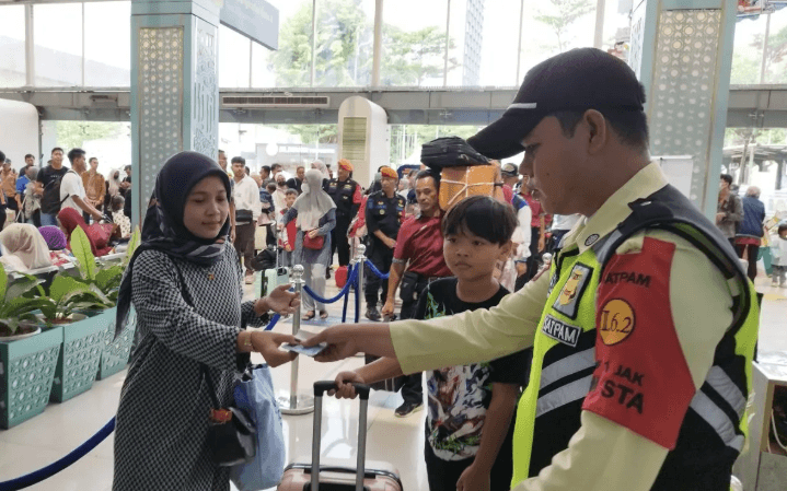 PT KAI Atur Arus Pemudik di Stasiun Pasar Senen untuk Cegah Penumpukan