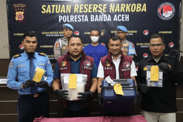 Polisi Kejar Dua Buronan Kasus Penyelundupan Sabu di Bandara SIM