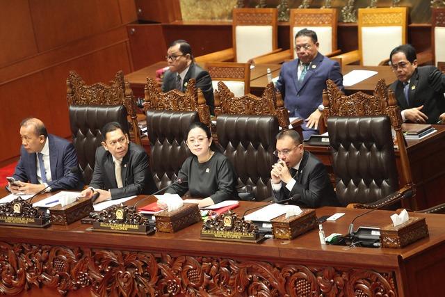 Paripurna Penutupan Masa Sidang ke II, Puan Maharani Pimpin Rapat