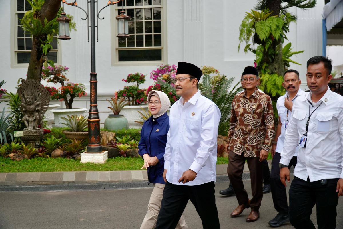 Mensos Gus Ipul Bahas Opsi Guru untuk Sekolah Rakyat