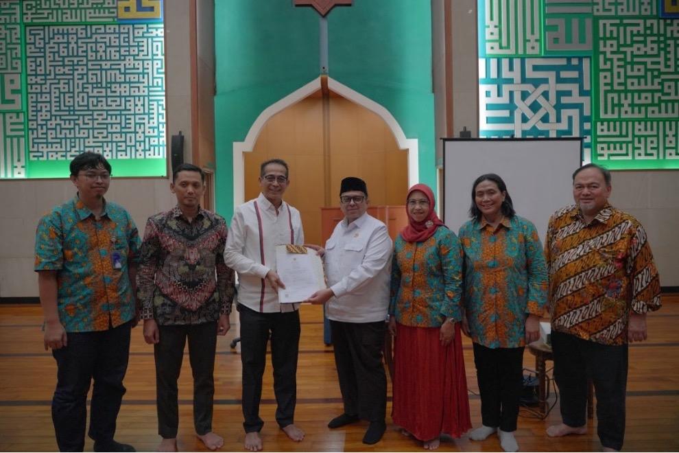 Bio Farma Terima Sertifikat Halal dari BPJPH untuk Produksi Vaksin BCG