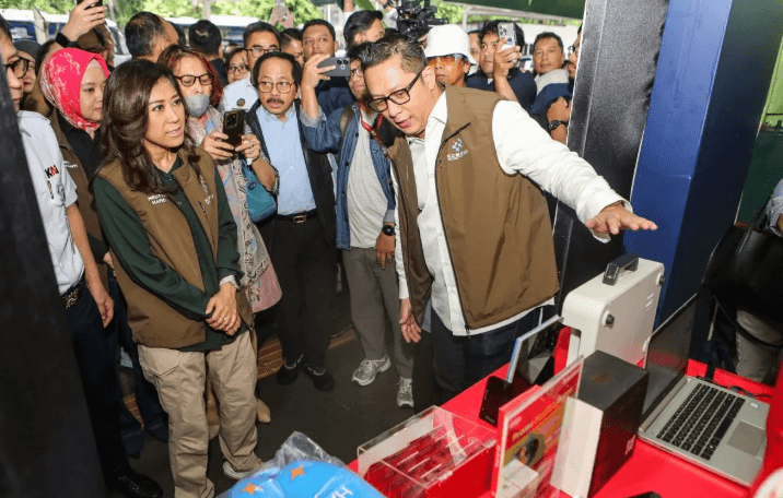 Menkomdigi Tinjau Kesiapan Telekomunikasi di Stasiun Gambir