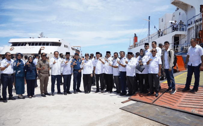 Pemprov Malut Resmi Operasikan Pelabuhan Sofifi, Gubernur Tinjau Kapal Pertama