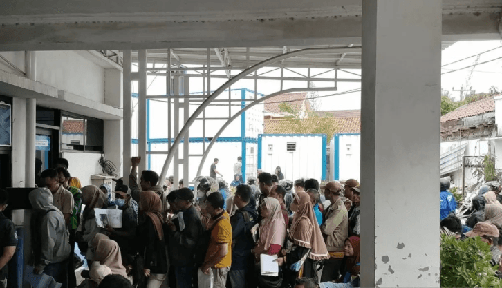 Antusiasme Warga Bekasi Tinggi, Samsat Padat oleh Pemohon Pemutihan Pajak