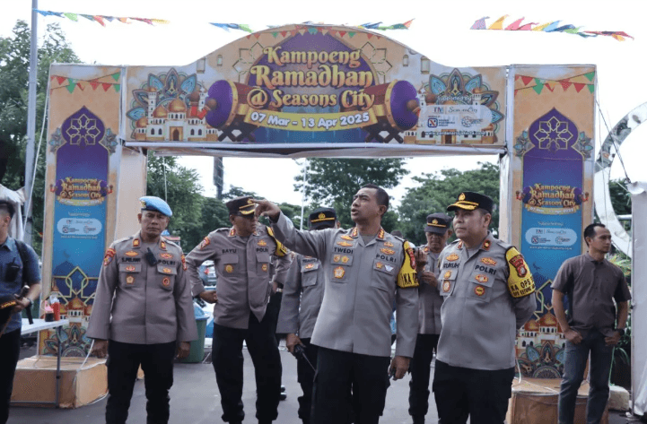 Kapolres Metro Jakbar Inspeksi Pos Pengamanan Jelang Malam Takbiran