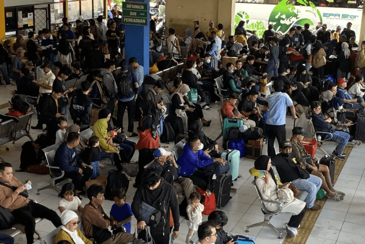 Jumlah Pemudik di Terminal Kampung Rambutan Menurun pada H-2 Lebaran