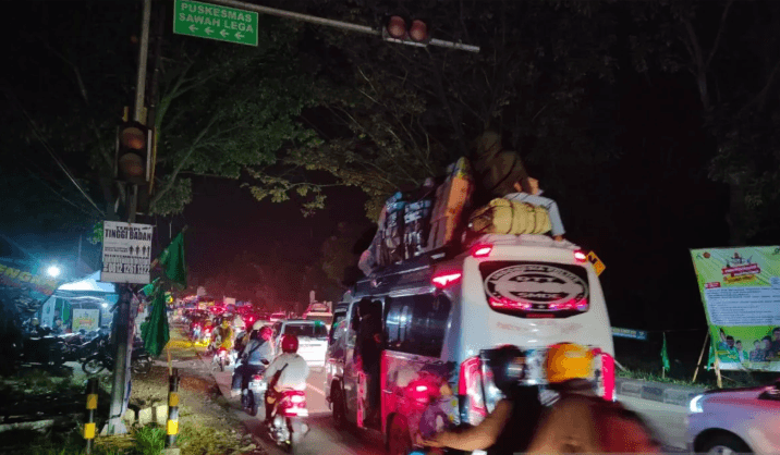 Kepadatan Arus Mudik di Jalur Nagreg Meningkat pada H-2 Lebaran