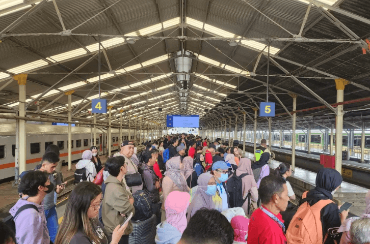 Lonjakan Penumpang di Daop 2 Bandung Saat Puncak Arus Mudik