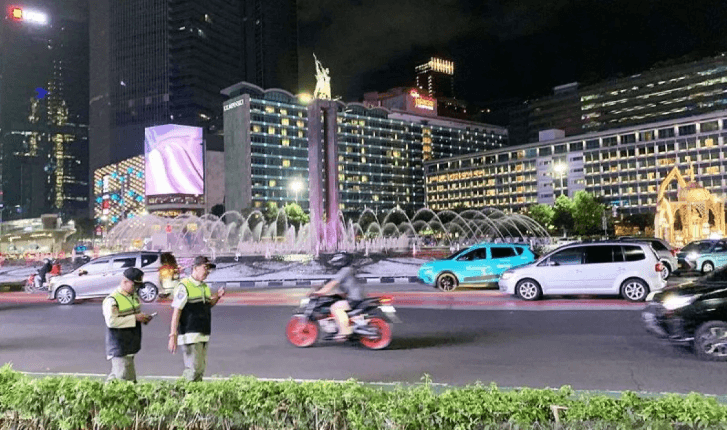 Lalu Lintas di Bundaran HI Ramai Lancar pada Malam Takbiran