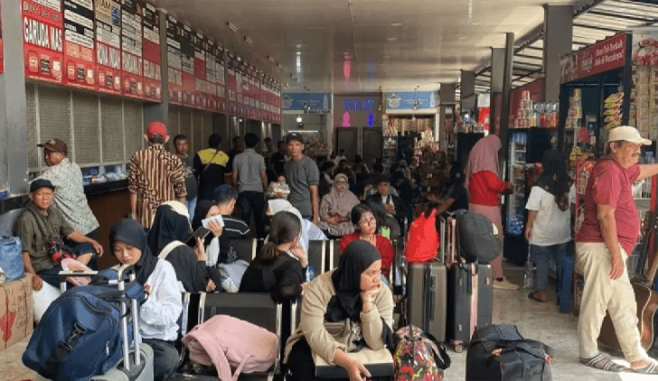 Penumpang di Terminal Kalideres Menurun pada H-2 Lebaran
