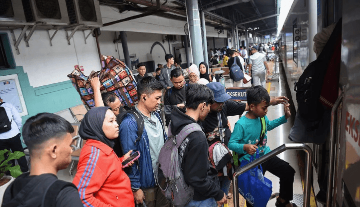 KAI Catat 11,8 Juta Pelanggan Selama Angkutan Lebaran 2025