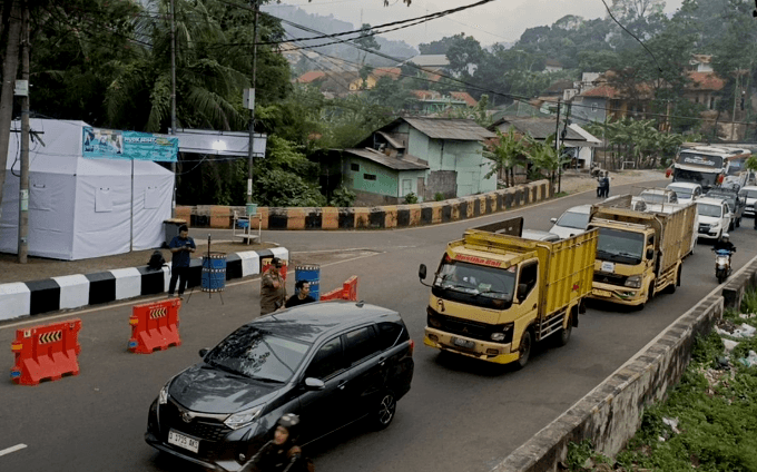 Jalur Cileunyi-Nagreg Padat pada H+1 Lebaran, Antrean Kendaraan Mengular 10 Kilometer