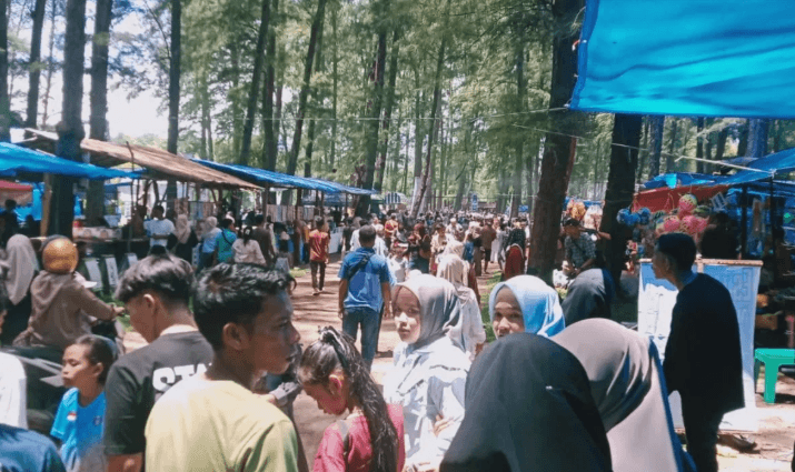 Objek Wisata Pantai di Ipuh Ramai Dikunjungi pada Hari Kedua Lebaran