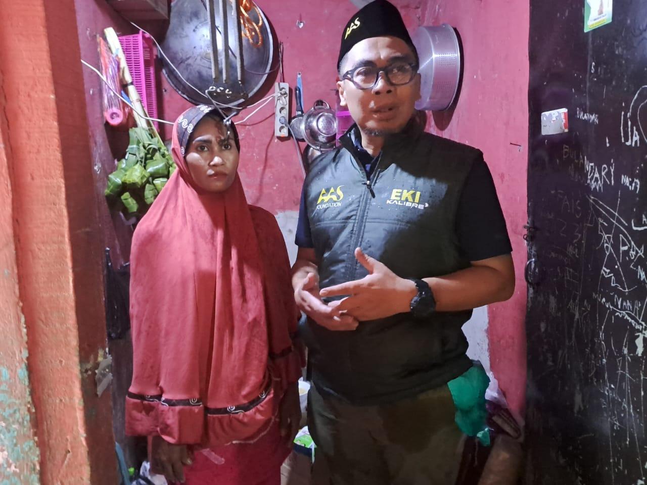 Mentan Amran Beri Modal Usaha untuk Ibu Pemanjat Tali Kapal