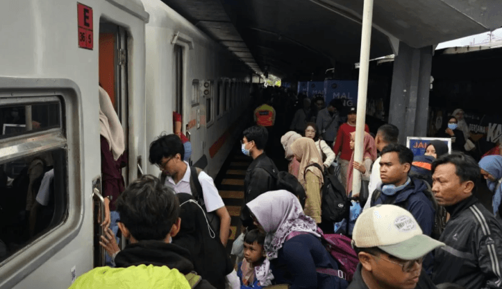 Lonjakan Penumpang di Stasiun Malang Saat Lebaran
