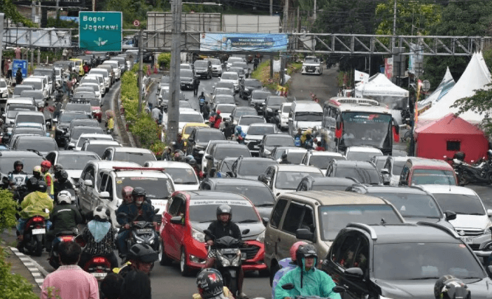 Jalur Puncak Ditutup Sementara, Polisi Alihkan Kendaraan ke Jonggol dan Sukabumi