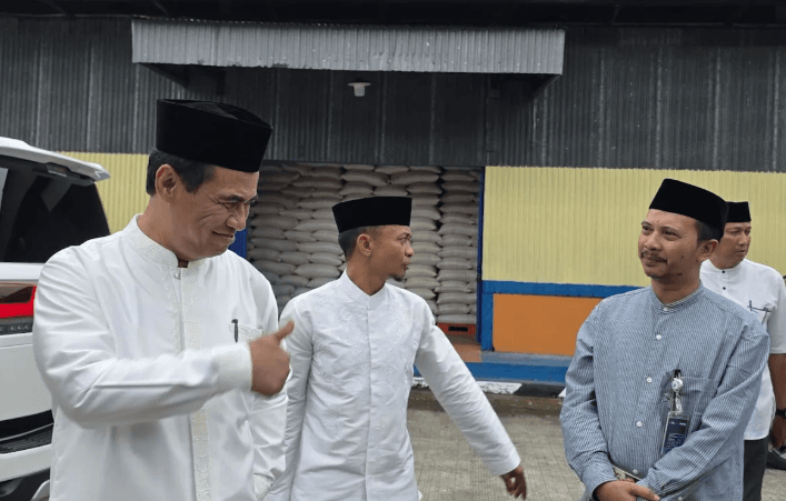 Menteri Pertanian Sidak Gudang Bulog di Sulawesi Selatan Saat Libur Lebaran