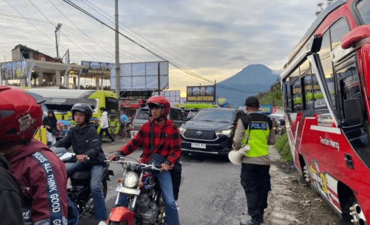Sistem Satu Arah Diterapkan di Jalur Wisata Dieng Selama Libur Lebaran