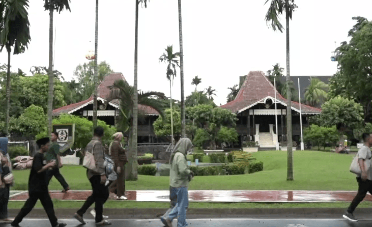Libur Lebaran, TMII Dipadati Pengunjung Hingga 18 Ribu Orang