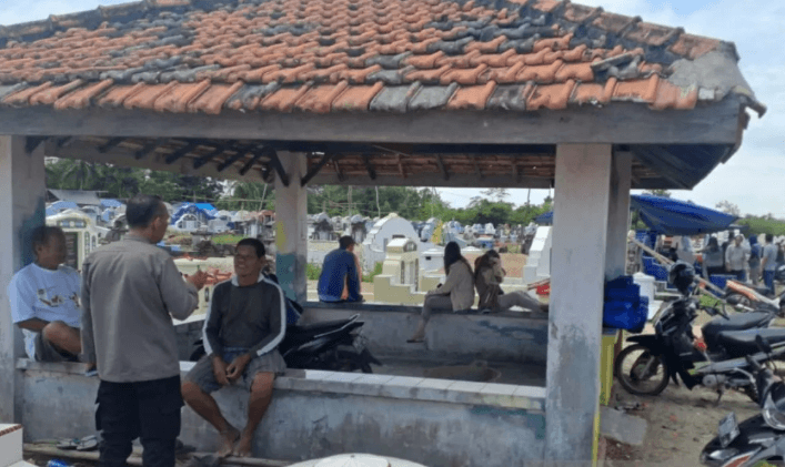 Polisi Amankan Tradisi Cengbeng di Bangka Barat