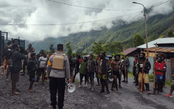 Bentrokan Antar Kelompok di Puncak Jaya Papua, 59 Terluka dan Delapan Rumah Terbakar