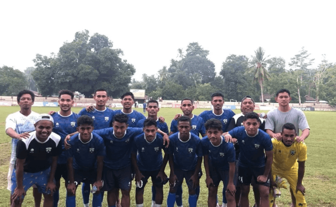 Lelang Jersei Pemain Nasional Asal Tulehu untuk Bangun Lapangan Sepak Bola