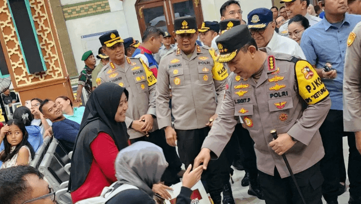 Kapolri Tinjau Stasiun Semarang Tawang, Imbau Warga Pilih Kereta Api Saat Arus Balik