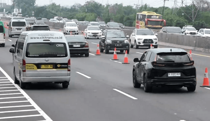 Arus Balik Meningkat, Contraflow 2 Lajur Berlaku di Tol Japek