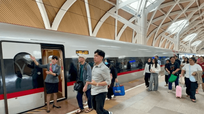 Rute Pendek Kereta Cepat Whoosh Diserbu Penumpang Saat Libur Lebaran