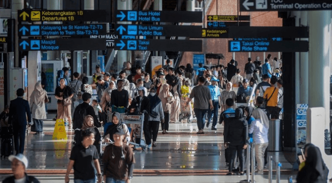 Cerita Pemudik Dapat Diskon Saat War Tiket Pesawat H-3 Minggu