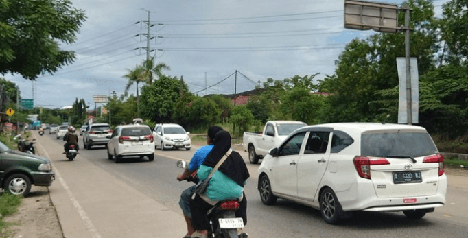 Arus Lalu Lintas Ramai-Lancar Menuju Anyer-Cinangka