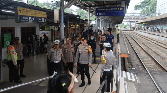 Kapolres Tangsel Tinjau Tempat Wisata dan Stasiun, Pastikan Keamanan Jelang Akhir Libur Lebaran