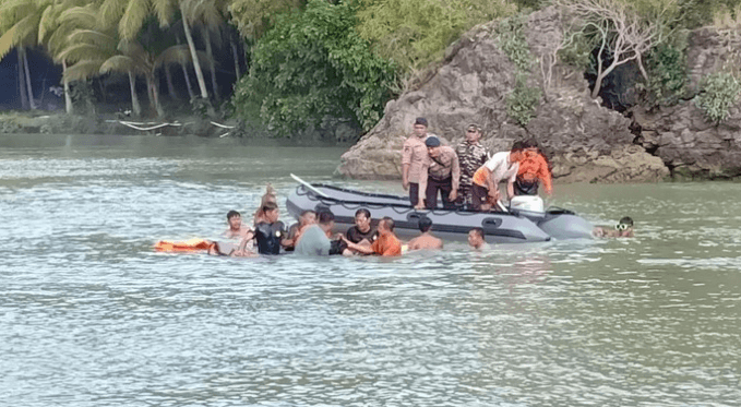 3 Wisatawan Tewas Saat Berenang di Muara Sungai Pacitan Jatim