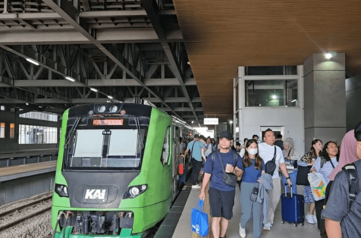 KCIC Imbau Penumpang Gunakan KA Feeder untuk Hindari Keterlambatan Saat Puncak Arus Balik
