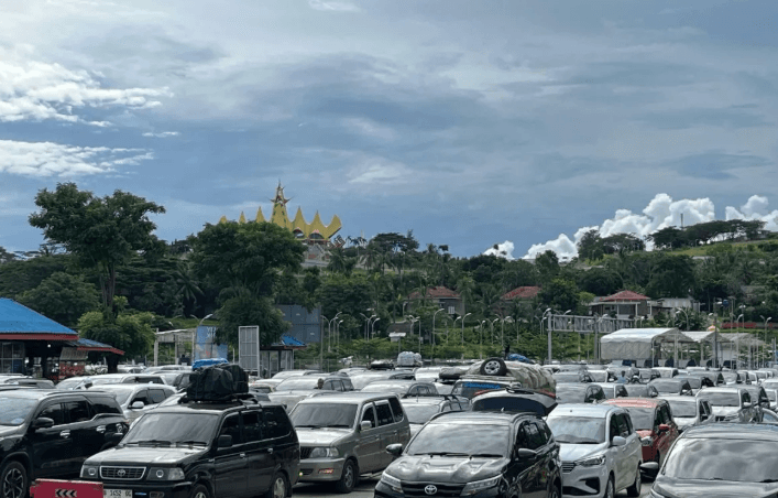 41.073 kendaraan tercatat menyeberang ke Pelabuhan Merak pada puncak arus balik Lebaran 2025