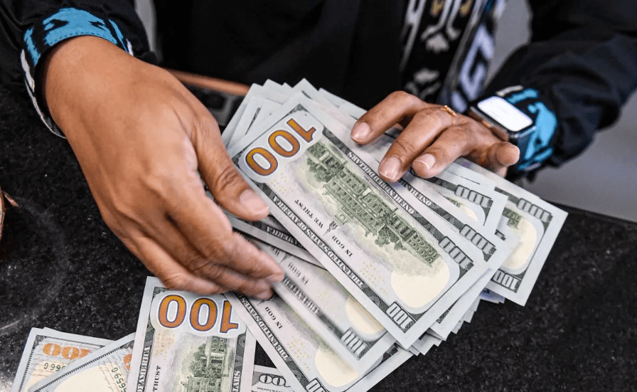 Tekanan Global dan Libur Panjang Pengaruhi Nilai Tukar Rupiah