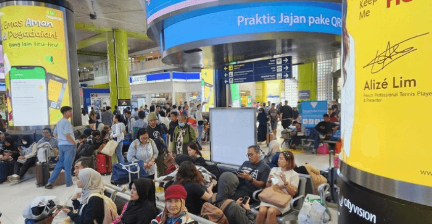 Hari Terakhir Cuti Bersama, Stasiun Gambir Ramai Penumpang ke Luar Jakarta