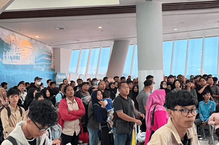 Ribuan Pemudik Padati Bakauheni, Arus Balik Masih Tinggi Meski Mulai Landai