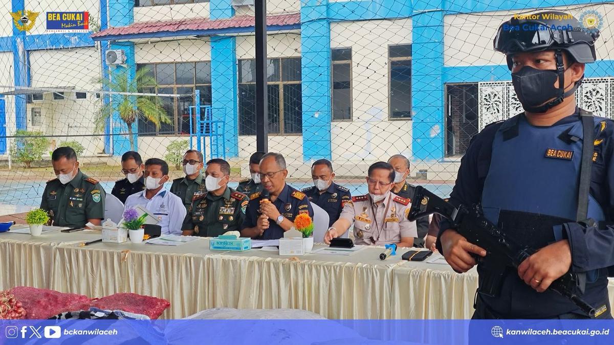 Kanwil Bea Cukai Aceh Musnahkan Ribuan Karung Bawang Merah dan Pakaian Bekas