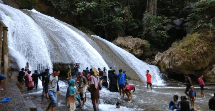 Pendapatan Bantimurung Melonjak Rp350 Juta Selama Libur Lebaran 2025