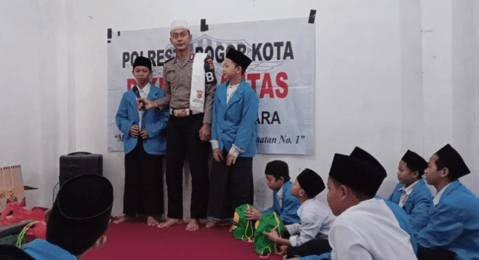 Dedikasi Bripka Prio Bangun Ponpes untuk Anak-anak Tak Mampu di Bogor