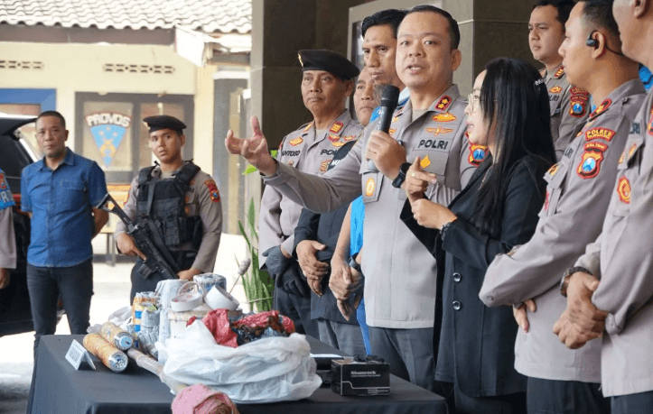Polisi Tangkap 16 Remaja dan Sita 39 Balon Udara Liar di Tulungagung