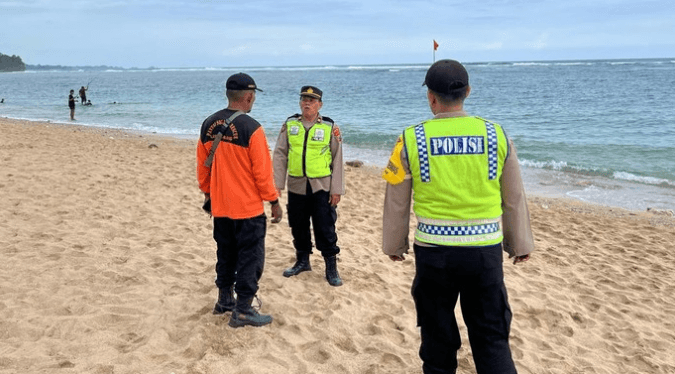 Tiga Santri Ponpes Terseret Ombak di Balekambang, Wisatawan Jerman Jadi Penyelamat