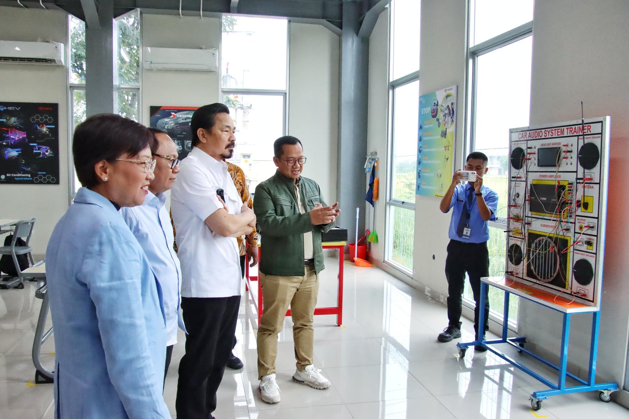 Kunjungi SMK Asy-Syarif Mitra Industri, Rusdi Kirana Tekankan Pentingnya Lulusan Siap Kerja