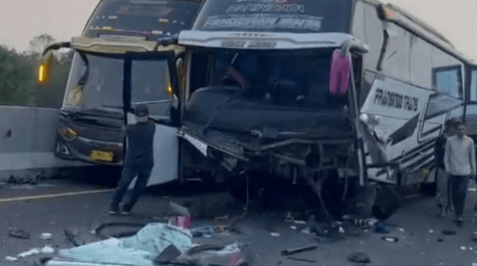Bus Rombongan Bonek Kecelakaan di Tol Arah ke Jakarta, Kondisi Ringsek